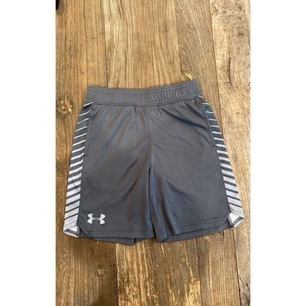 Under armor boys shorts grey‎ 5